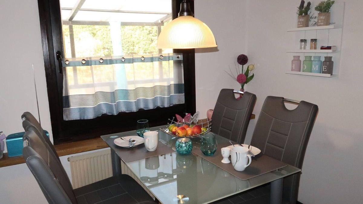 Machtlos House | Cosy apartment in villa for 2 people with pool, TV, terrace, pets allowed and parking