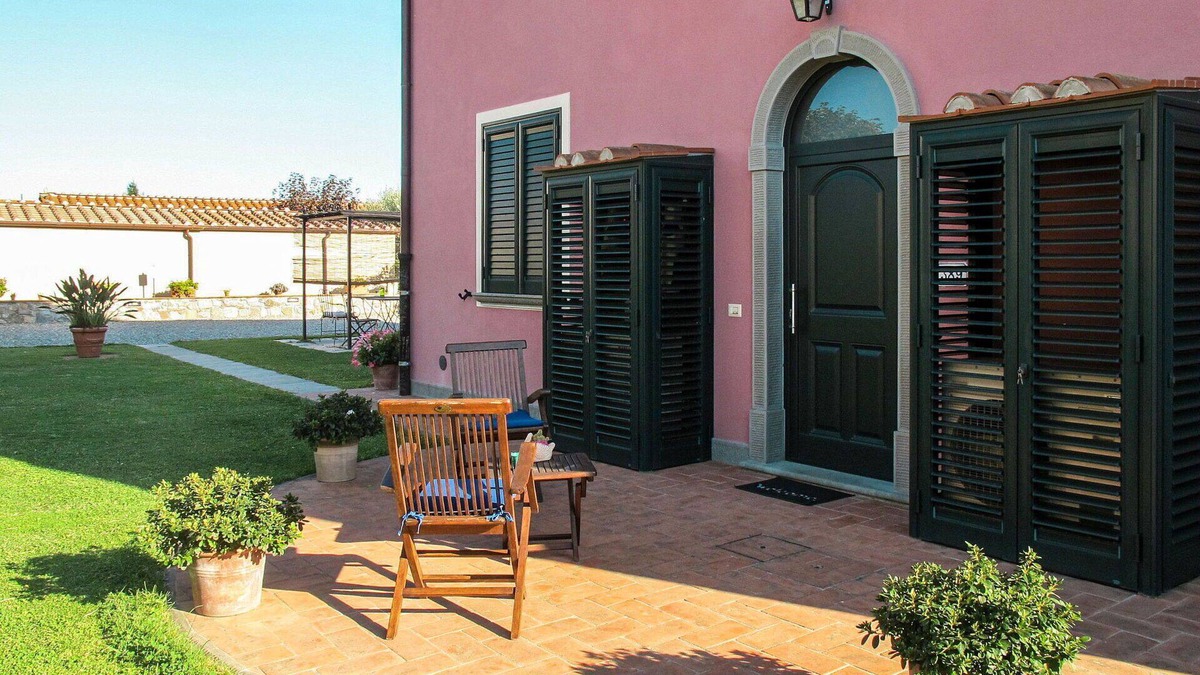 San Michele di Moriano Villa | Cosy apartment in villa for 5 guests with WIFI, pool, A/C, TV and terrace