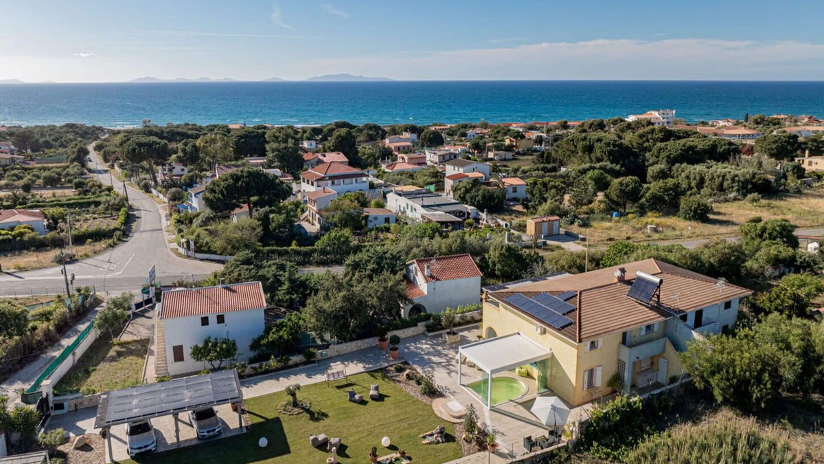 Eden Beach Villa | Cosy apartment in villa for 5 guests with pool, WIFI, A/C, TV, patio and parking