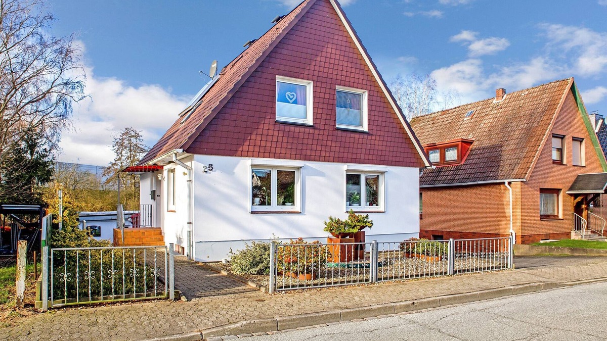 Itzehoe Apartment | Cosy Apartment Itzehoe with Terrace, Garden & Wi-Fi; Parking Available