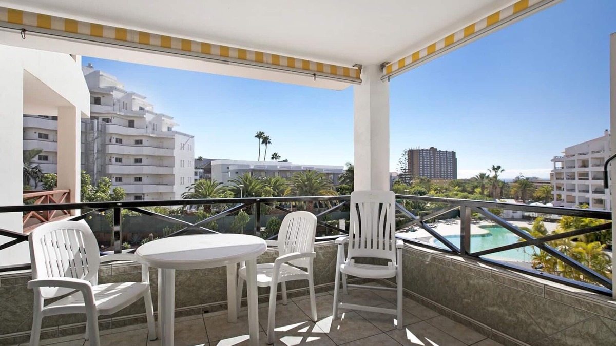 Los Cristianos Apartment | Cosy Apartment San Marino with Pool, Terrace & Wi-Fi