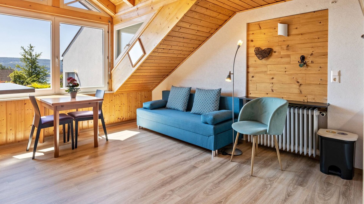 Gaienhofen Apartment | Cosy Apartment “Sonnenuntergang” close to Lake Constance with Lake View & Wi-Fi