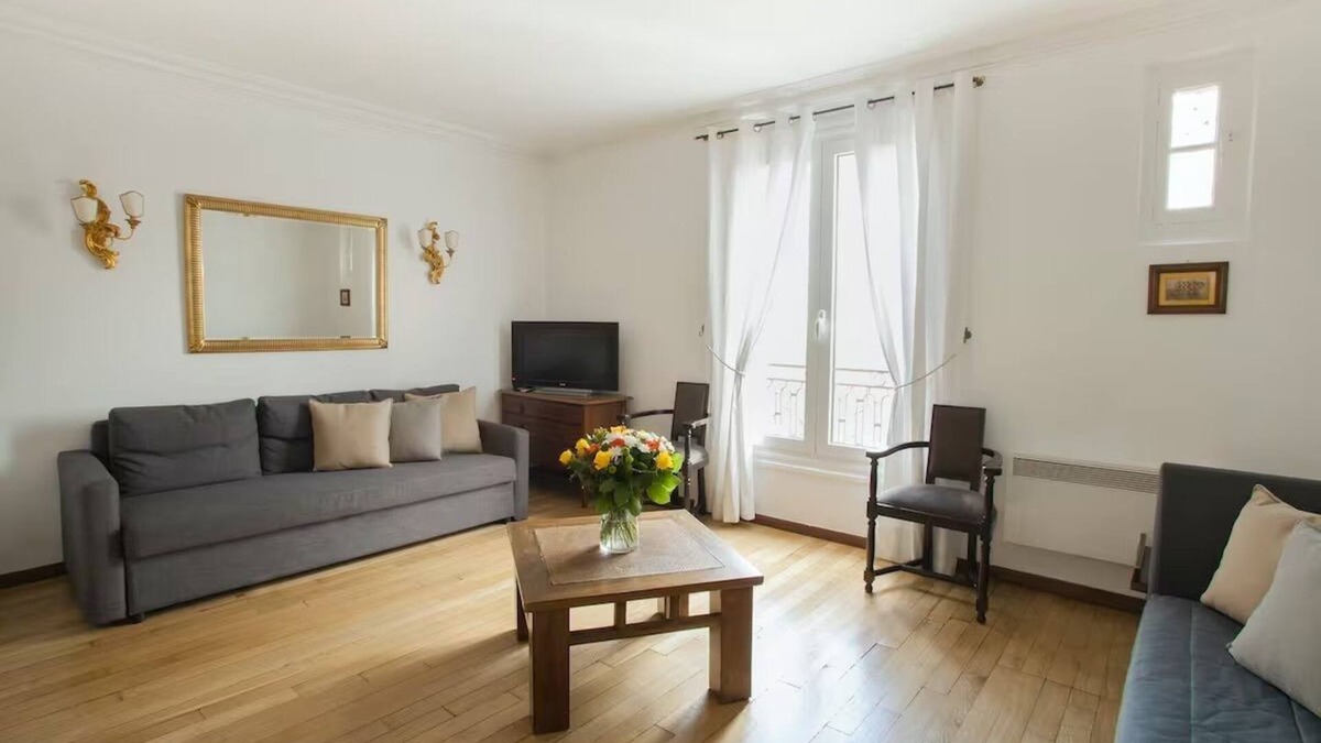 Quartier de l'Ecole-Militaire Apartment | Cosy Apartment Very Close to Eiffel Tower