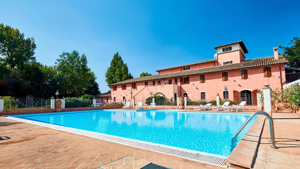 San Brizio Apartment | Cosy apartment with WIFI, pool, TV, balcony, pets allowed and parking, close to Spoleto