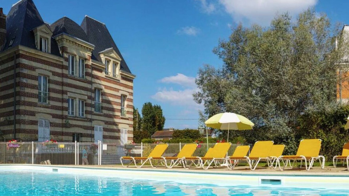 Cabourg Apartment | Cosy Appartement Dans une Villa Avec Piscine , Proche du Centre et de la mer