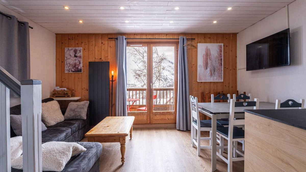 Saint-Sorlin-d'Arves Apartment | Cosy apt 8 ppl, mountain view, pool, parking