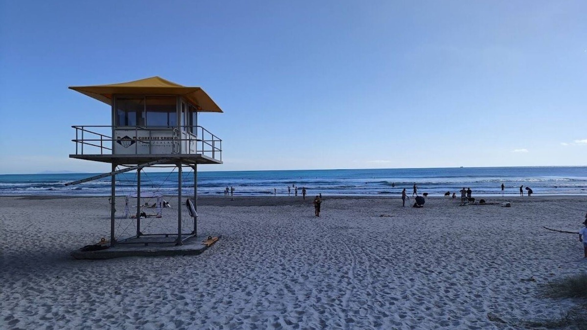 Mount Maunganui Cottage | Cosy Beach Bach, near stunning Omanu beach, shops & cinemas.