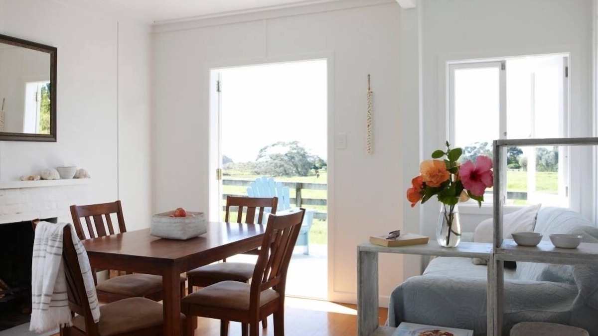 Pataua Cottage | Cosy Beach Cottage surrounded by Nature - Tahi