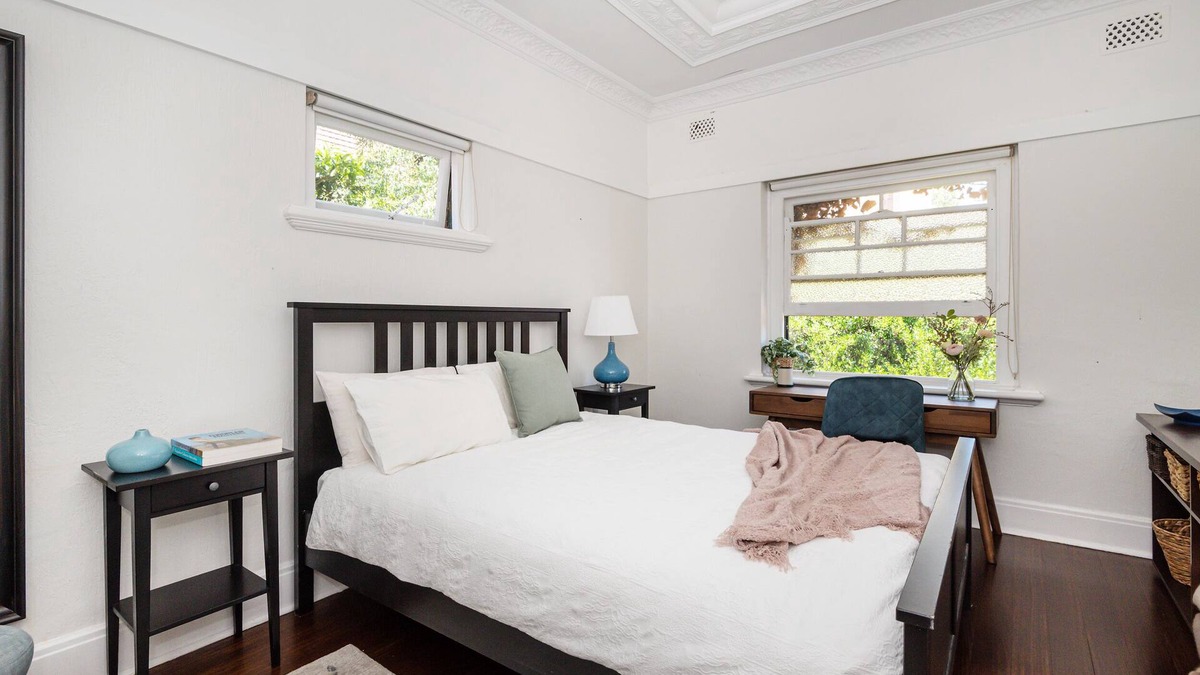 St Kilda West Apartment | Cosy beachside apartment with access to 50m2 terrace.