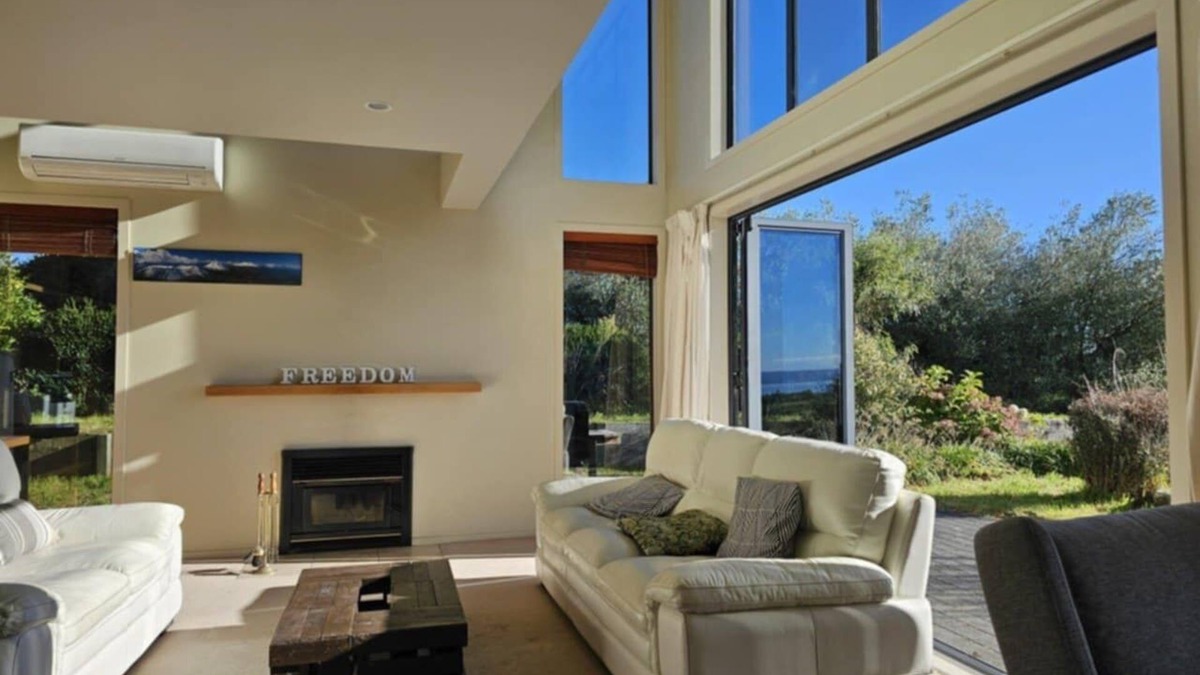 Kuratau House | Cosy bedroom with garden and lake view in a house in front of Taupo Lake!