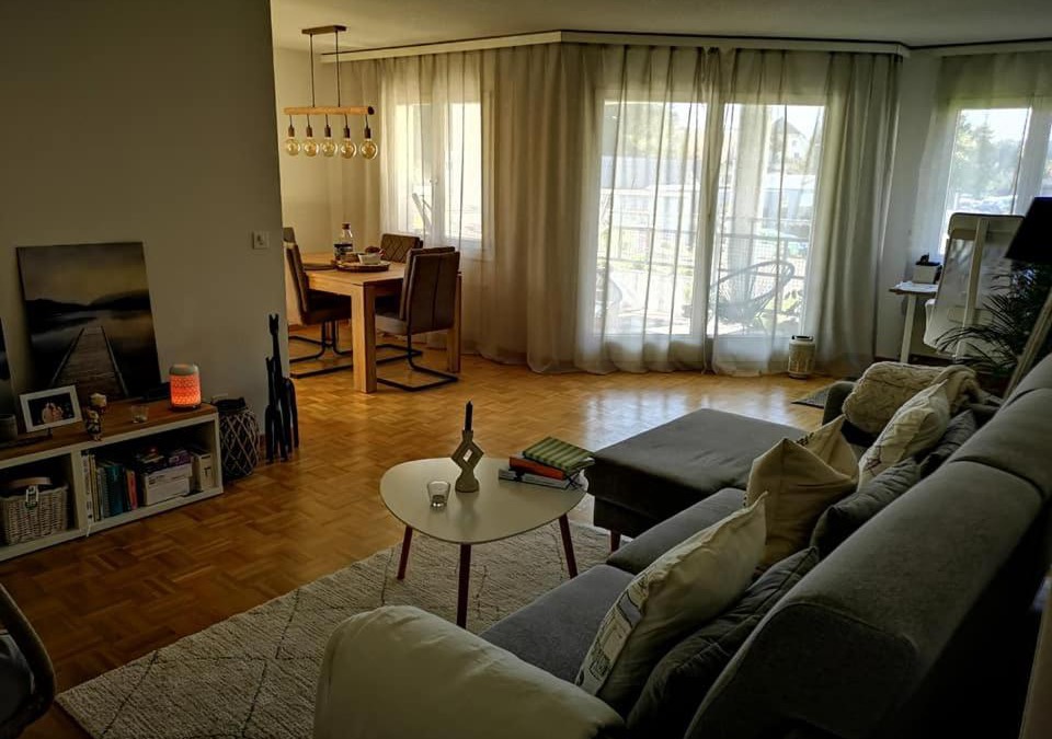 Riedholz House | Cosy bedroom with private batroom
