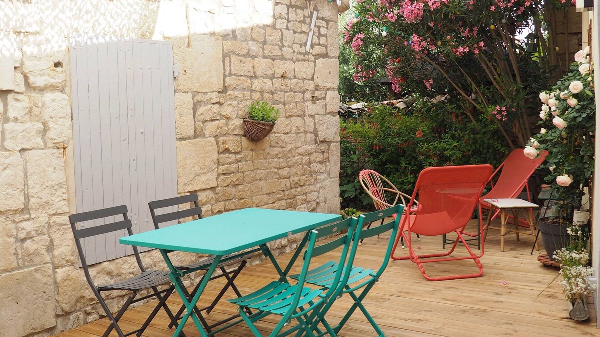 Surgeres House | Cosy, bright house + terrace in the center of Surgères