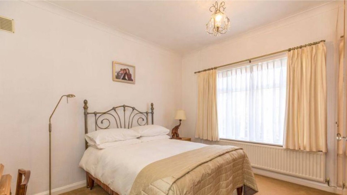 Wigan House | Cosy Bungalow In Swinley