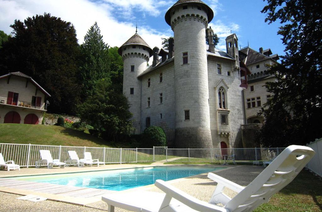 Serrieres-en-Chautagne House | Cosy castle with pool