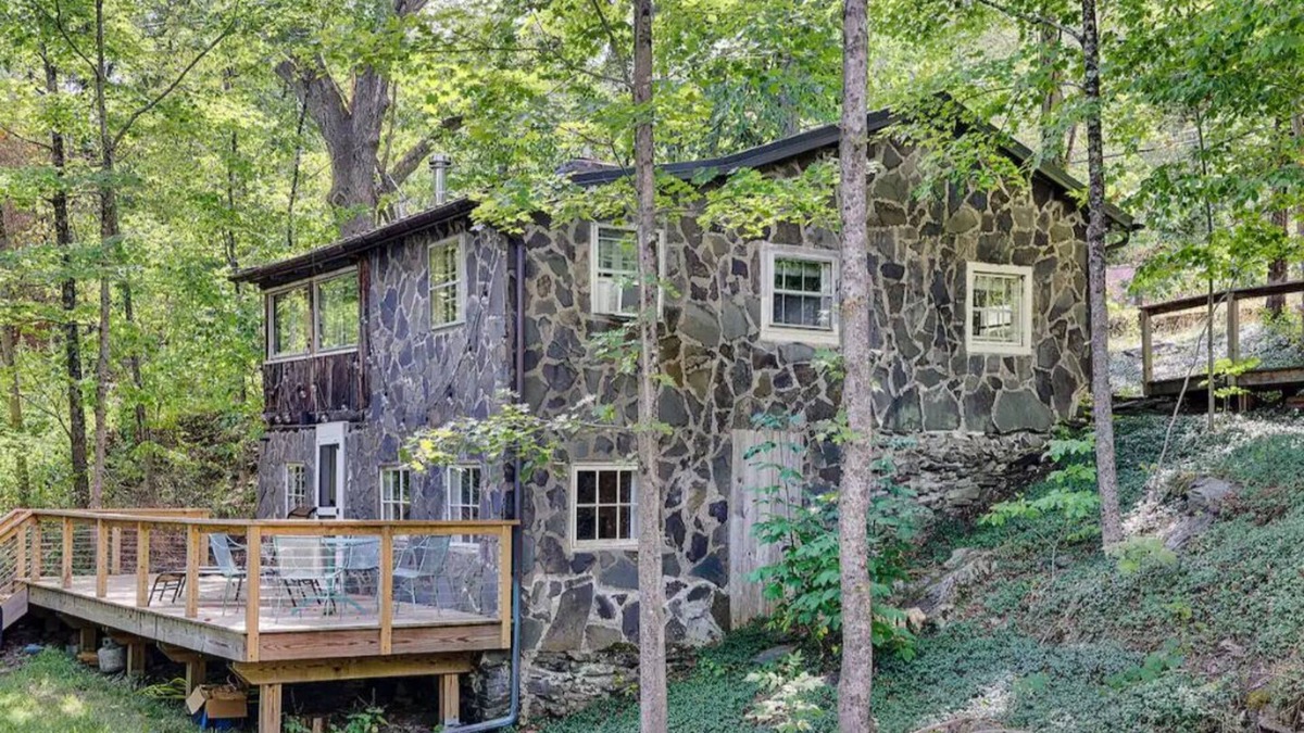 Woodstock Cabin | Cosy Catskills Cabin, minutes to Woodstock Village.