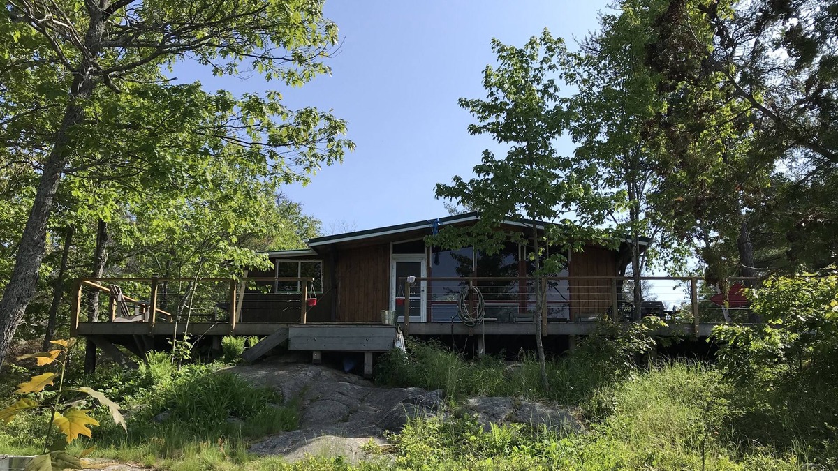 Pointe au Baril Cottage | Cosy Cedar Cottage -Georgian Bay