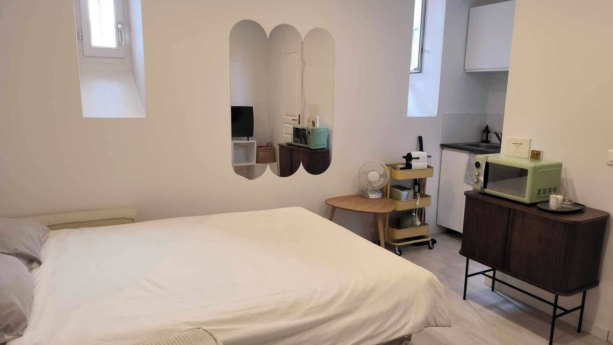 Saint-Etienne Apartment | Cosy Central Studio