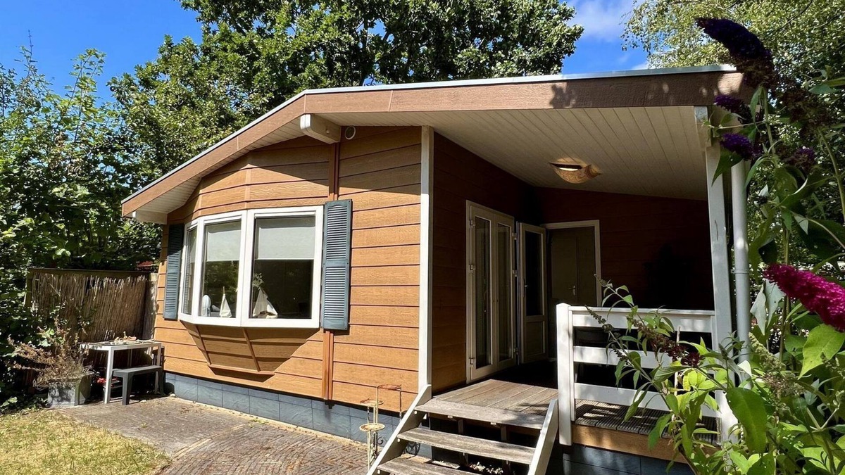 Sint Maartensvlotbrug House | Cosy chalet for 4 persons, garden with lawn and lots of privacy, WiFi, close to beach, forest and dunes