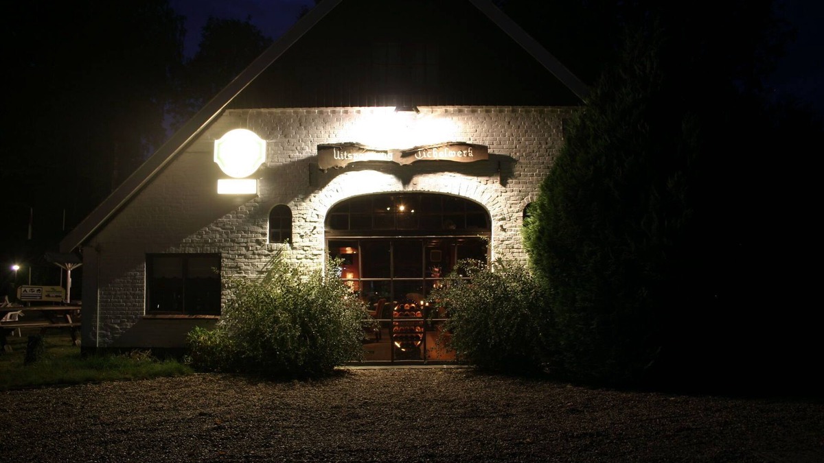 Ootmarsum Ski Chalet | Cosy chalet with gas fireplace in Twente
