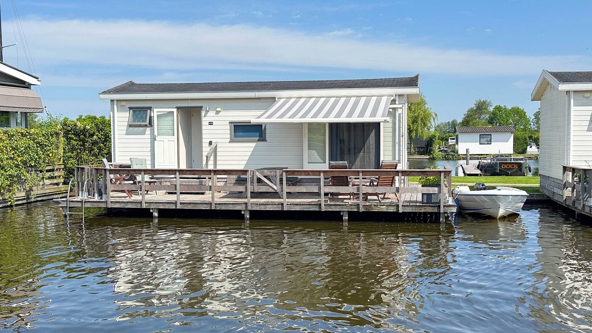 Municipality of Stichtse Vecht Boat Rental | Cosy chalet with jetty