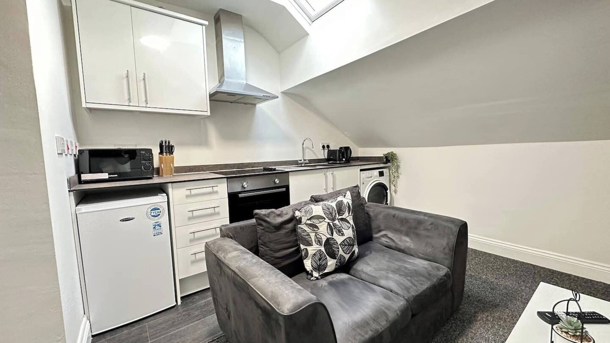 Ilkeston Apartment | Cosy, Charming 2-Bedroom Oasis