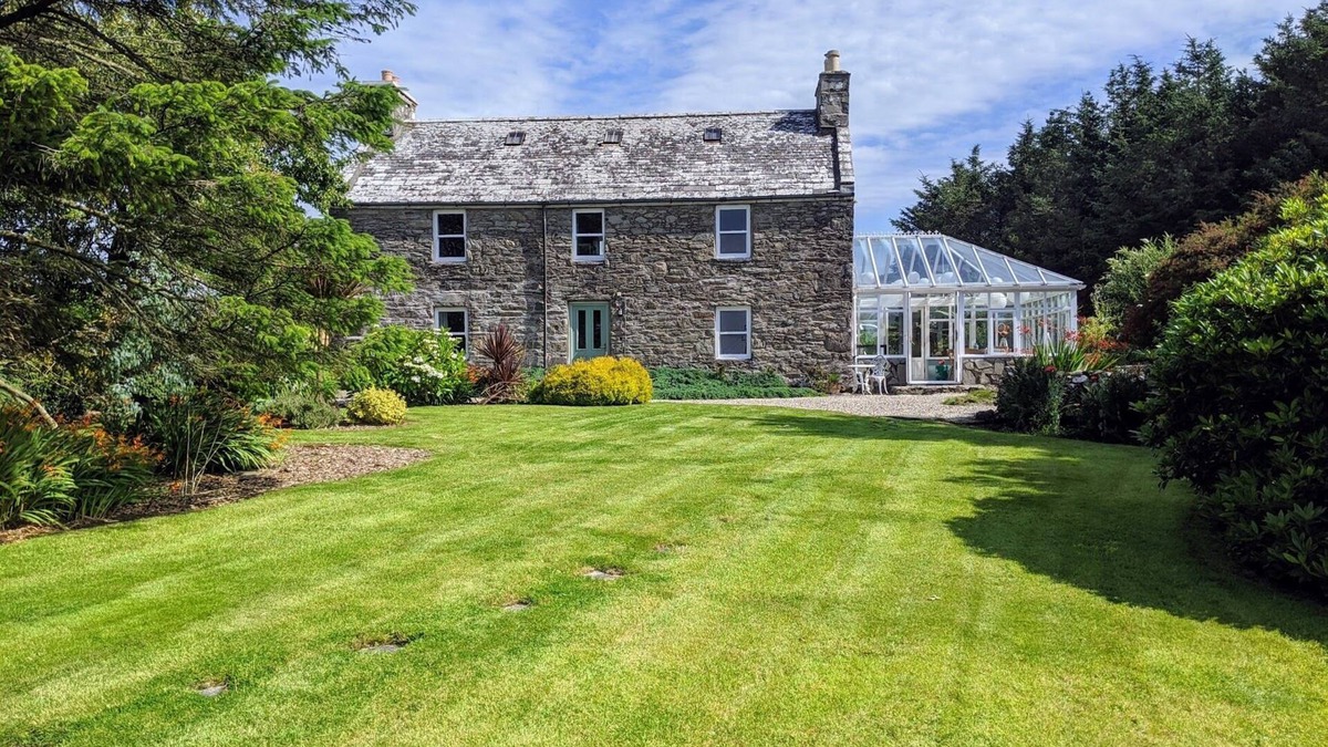 Monreith Cottage | Cosy, Coastal Retreat with Large Garden and Epic Sun Room