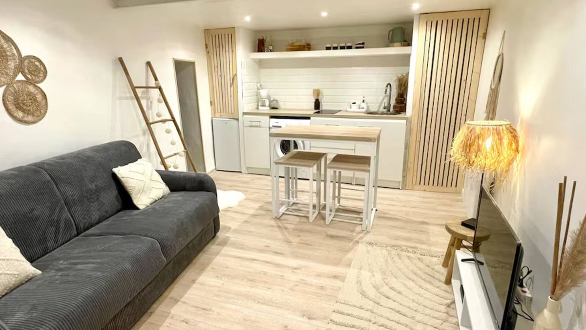 Pezenas Apartment | Cosy Cocoon