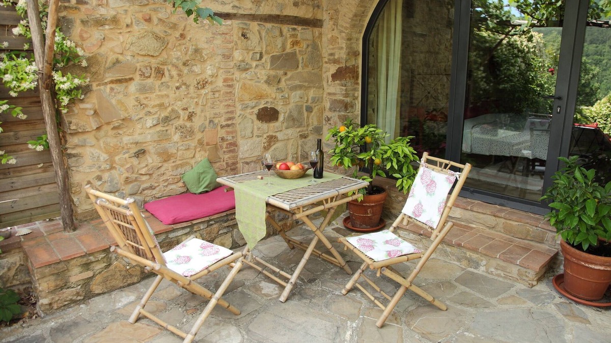 Radicondoli Apartment | Cosy & Comfy Apartment with private Terrace, Pool and Garden