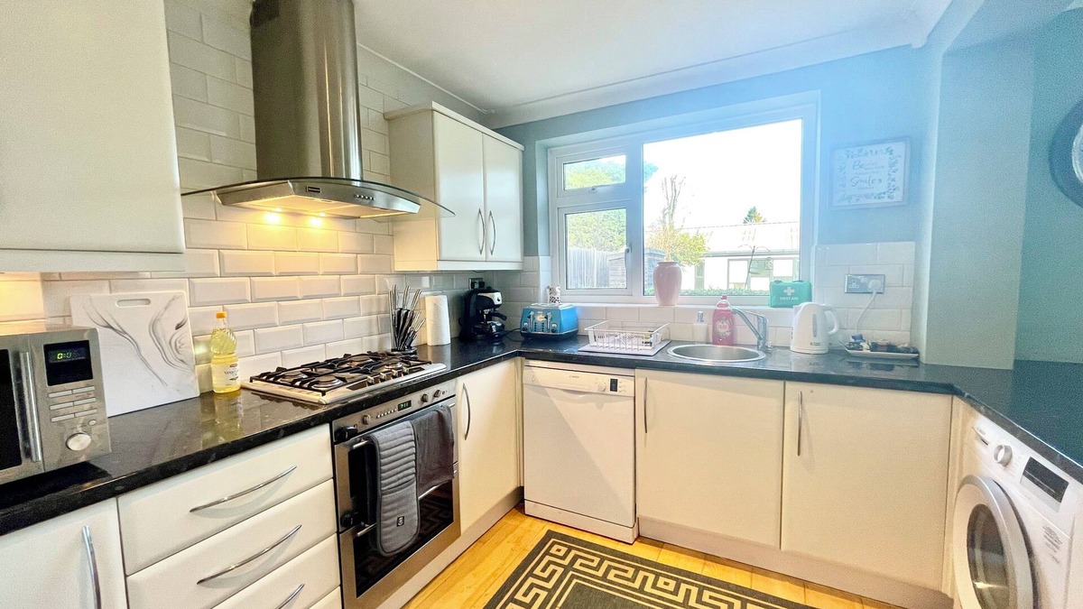 Bishop's Stortford House | Cosy & Convenient 4 Bedroom House in Bishops Stortford, near Stansted Airport.