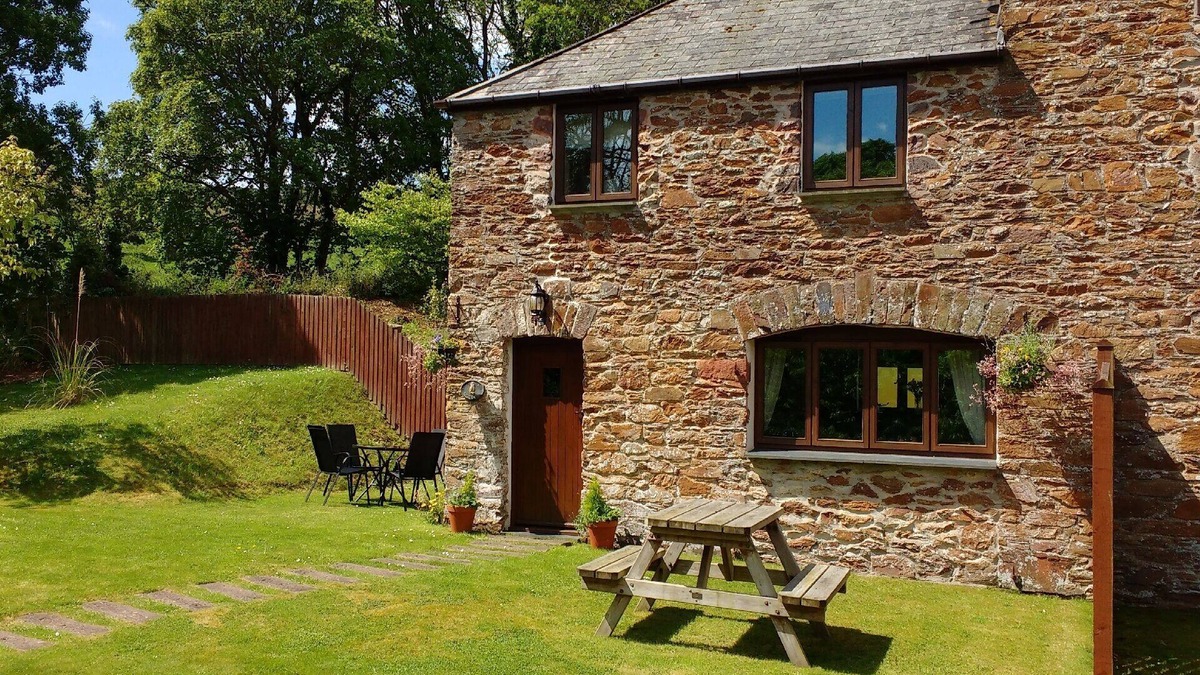 Sheviock Cottage | Cosy Converted Barn Cottage in Peaceful Rural Wooded Setting, Close to the Coast
