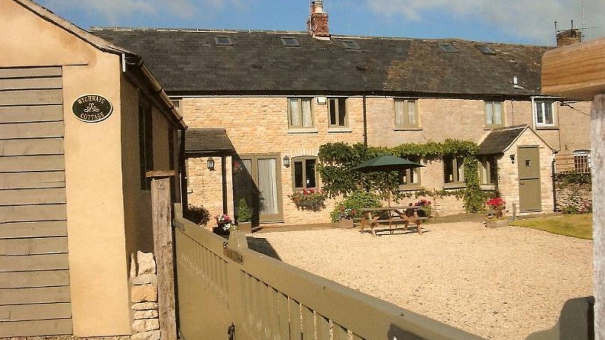 Shipton under Wychwood Cottage | Cosy cottage in the Cotswolds