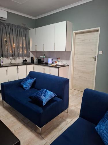 Francistown Apartment | Cosy Cottage 3