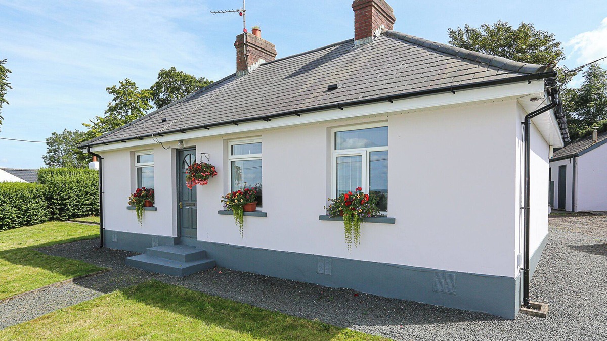 Hillsborough Cottage | Cosy cottage 5 Minutes from Royal Hillsborough