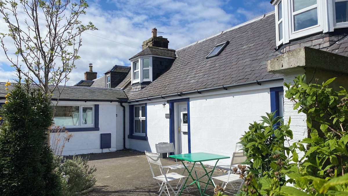Nairn Cottage | Cosy Cottage by the Sea - a cute fisherman house - Nairn, HighlandsnPet friendly