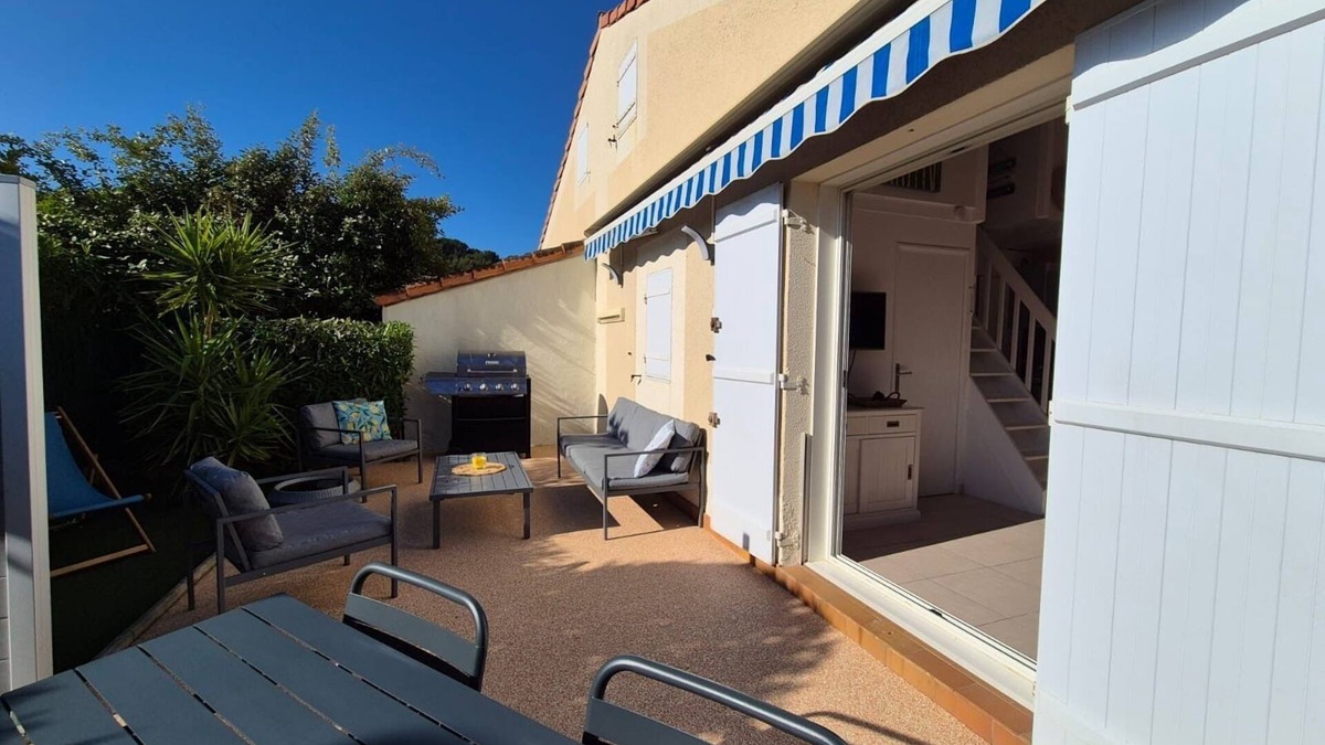 Le Lavandou House | 🌴 *Cosy cottage in Lavandou - Walking distance to the beach, swimming pool, private parking 🌴