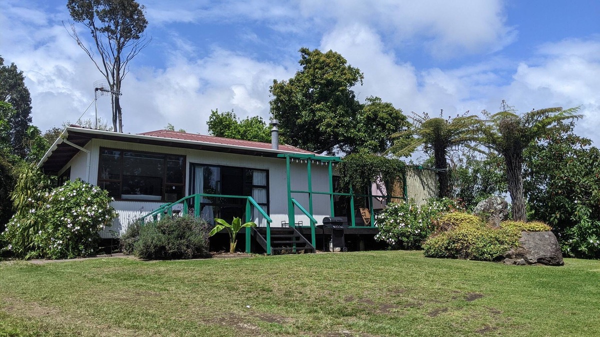 Papamoa Cottage | Cosy cottage just 7 mins from beach!
