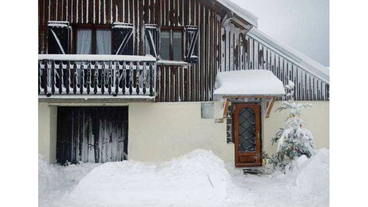 Champdray Cottage | Cosy Cottage near Gérardmer with Garden, Terrace, and Mountain Views