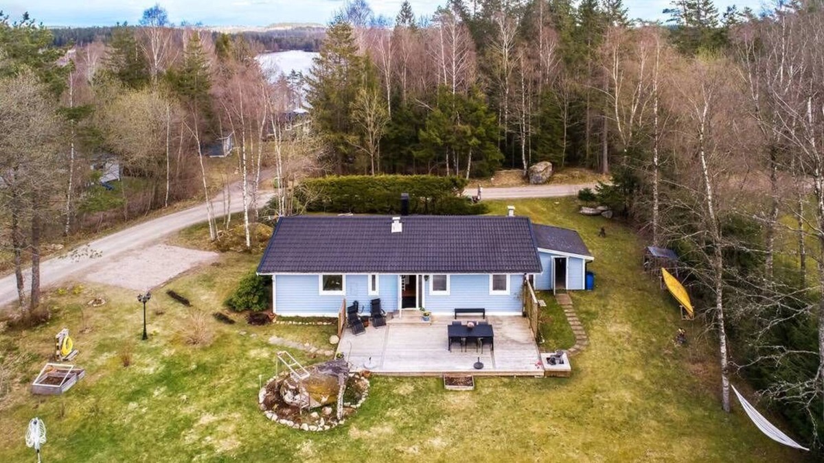 Oxaback Cottage | Cosy cottage near lake with indoor fireplace