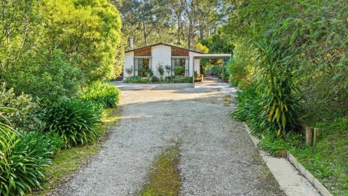Tyers Cottage | Cosy cottage ‘’Nestlé in Boulton’’ in the township of Tyers