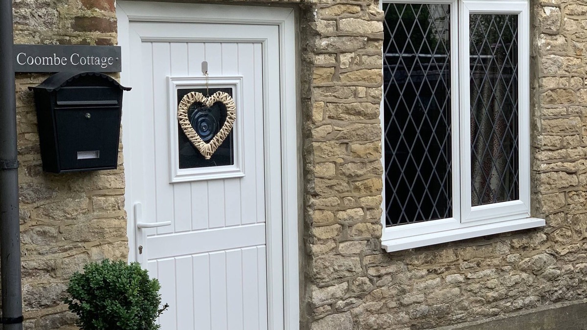 Ozleworth Cottage | Cosy Cottage on the Cotswold Way