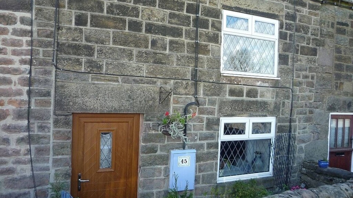 Crich Cottage | cosy cottage perfect for walks and relaxing, dog friendly