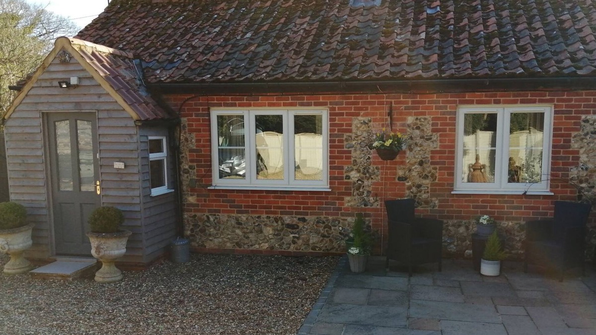North Elmham Cottage | COSY COTTAGE, romantic, with open fire in North Elmham