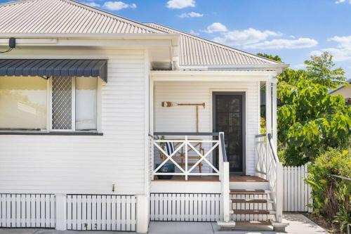 Scarborough House | Cosy Cottage - Scarborough Beach