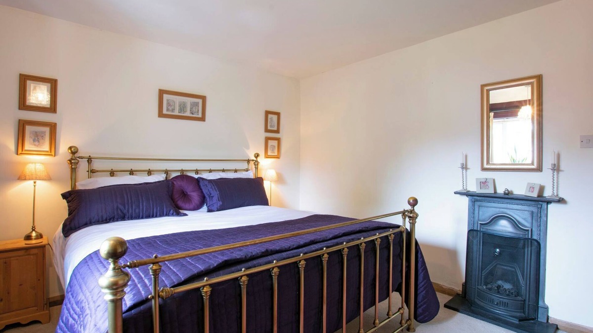 Macclesfield House | Cosy Cottage Style House in Quiet Area of Cheshire, England