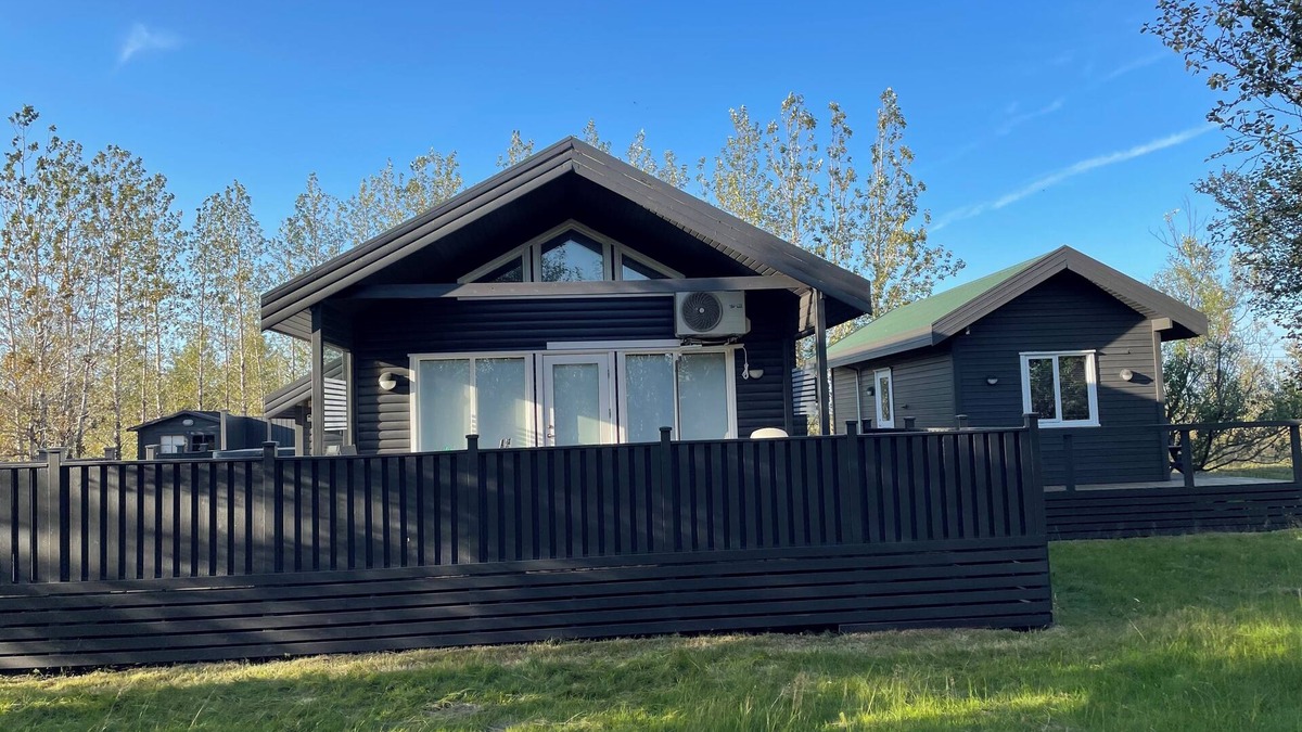 Selfoss Cottage | Cosy cottage with hot tub on Golden Circle, sleeps up to 6 people