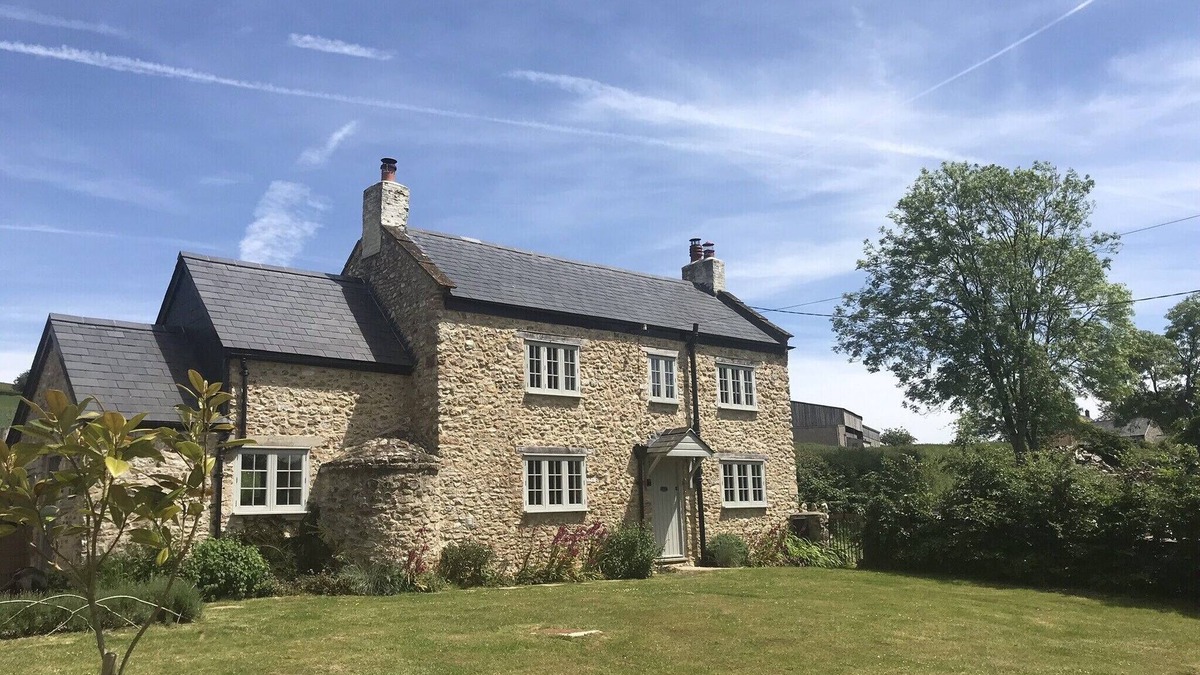 Axminster Cottage | Cosy cottage with large garden in gorgeous rural setting.