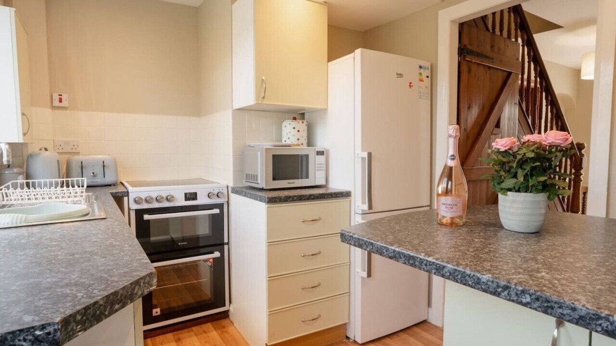 Rossett House | Cosy cottage with spacious bedrooms! Sleeps 7!