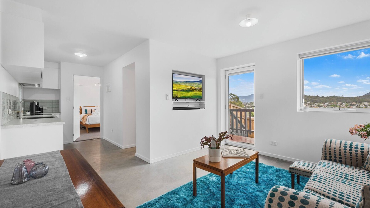 Lindisfarne Apartment | Cosy Cottesloe - 2 Bedroom Unit - Free Parking - Lindisfarne