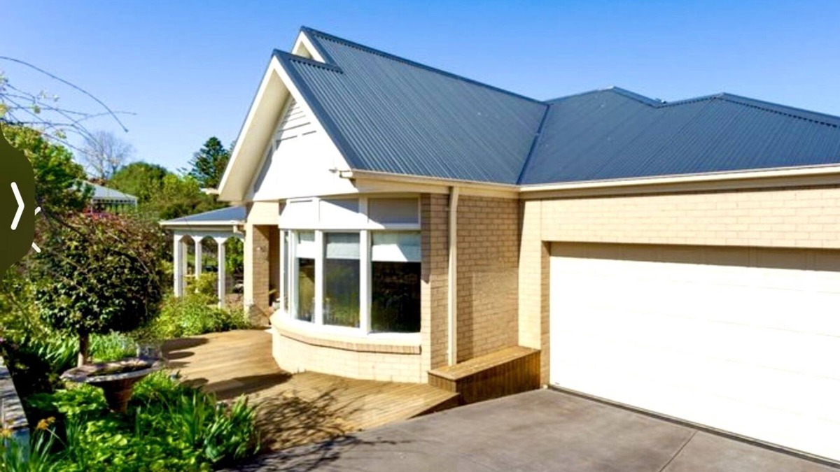 Neerim South Cottage | Cosy Country Cottage