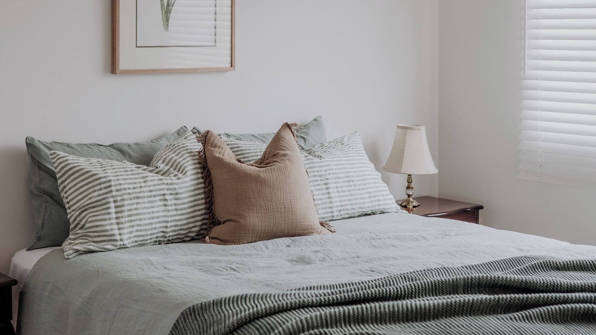 Marysville House | Cosy country cottage, sleeps 8, minutes to town, wood heater.